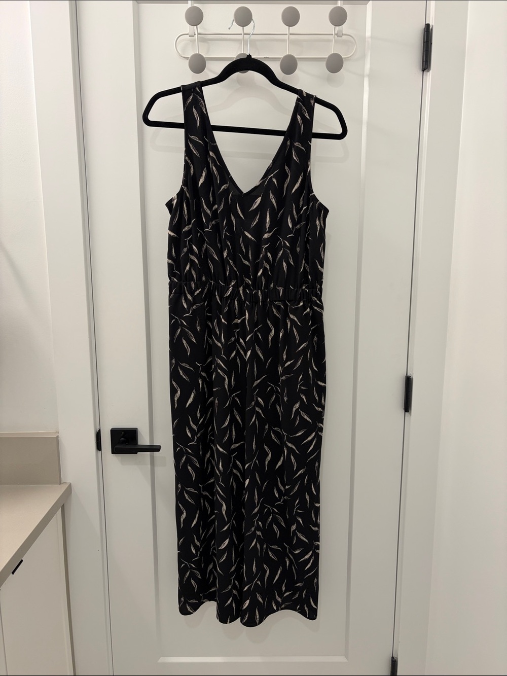 RW&CO. Black Sleeveless V-Neck Jumpsuit with Cream Leaf Print